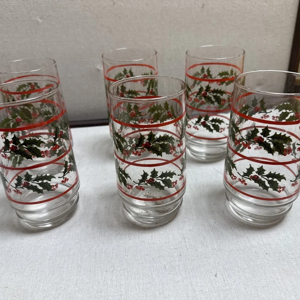 Set of ‎ 6 Vintage Holly Berry Christmas Glasses